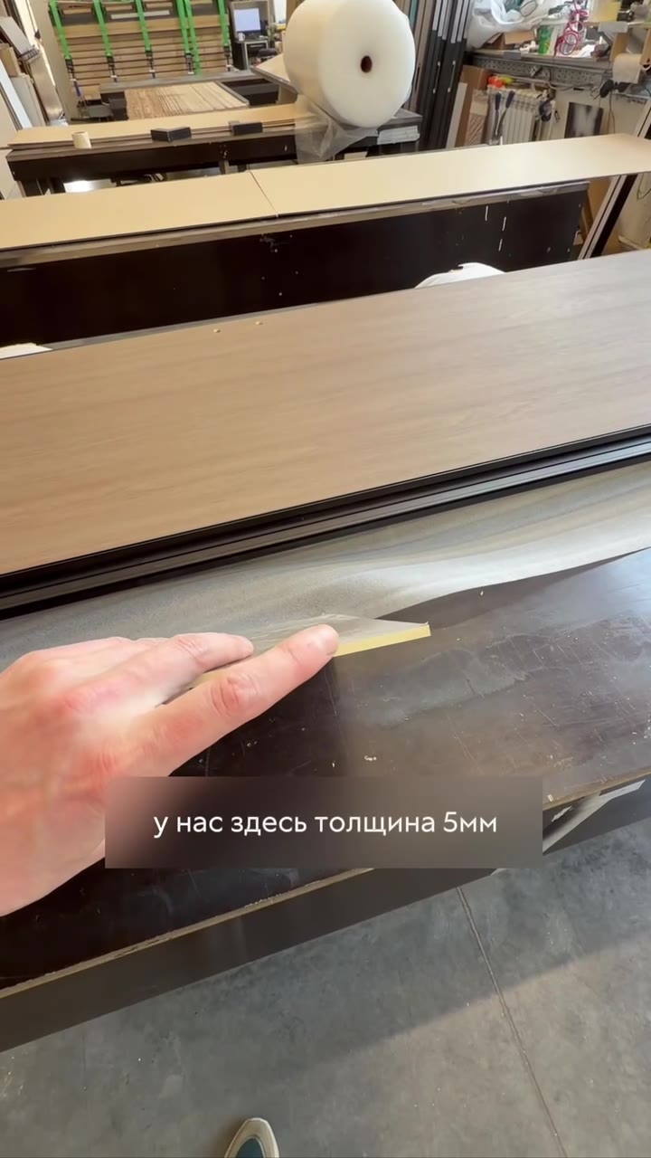 Бамбуковая панель толщиной 5 мм у края посадочного места.